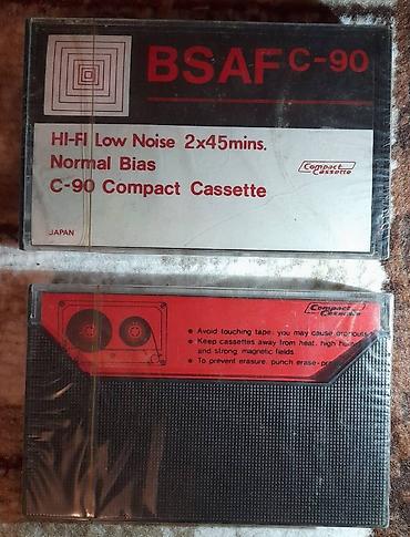 kaset: Kasetlər audio və video kasetlər hər biri təmizdir upakovkadadır — 4