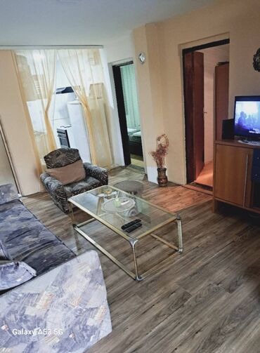 Kuća na dan: 60 kv. m, 3 sobe — 8