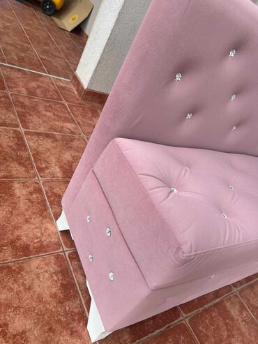 Stolice: A. Tabure
100x42x80
14.000din bez otvaranja odmah dostupno — 6