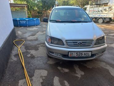 широкий капот: Toyota Picnic: 2000 г., 2 л, Автоматические, Бензин, Минивэн