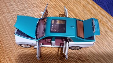 Autići: Nov metalni model automobila Rols Rojs Fantom. Pale mu se prednja i — 12