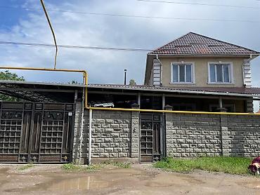 Продажа коттеджей и домов: Продаётся частный дом с большим участком и благоустроенным двором. - — 1