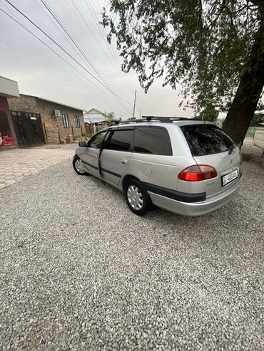 срочно срочно продам машину: Toyota Avensis: 2002 г., 1.8 л, Типтроник, Бензин, Минивэн