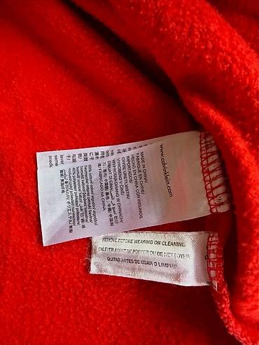 kos: Calvin Klein Jeans crveni duks sa natpisima - Model: crewneck duks sa — 1