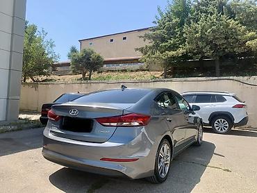 Hyundai: Hyundai Elantra: 2 l | 2017 il Sedan — 4