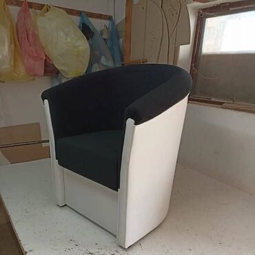 Fotelje: 08. fotelja potkovica model br2
 10800din — 11