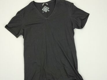 czarne t shirty damskie w serek: T-shirt, Bershka, M, stan - Dobry