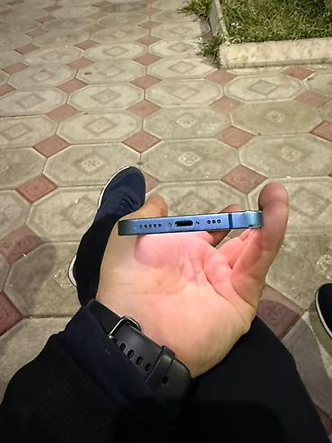 iphone 13 qirmizi: IPhone 13, Mavi, Face ID — 6