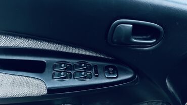 Mazda: Mazda 323: 1995 г., 1.6 л, Автомат, Бензин, Седан — 8