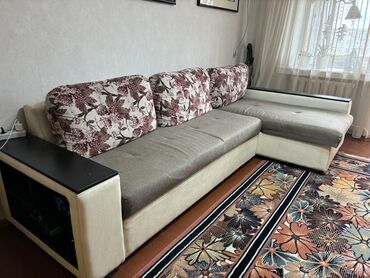 функциональные кровати для дома: Угловой диван, Складной, Трёхместный и более, Другие материал