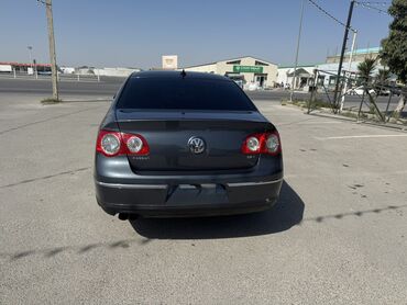 Volkswagen: Volkswagen Passat: 2 l | 2010 il Sedan — 4