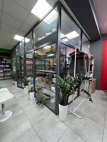 Аренда офисов: Аренда офисов, 100 м², В жилом комплексе, 1 линия, С оборудованием, С видом на горы — 5