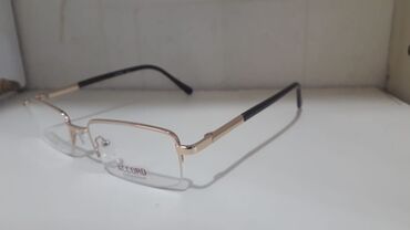 Eynəklər: Her nov optik eyneklerin sifarisi — 30