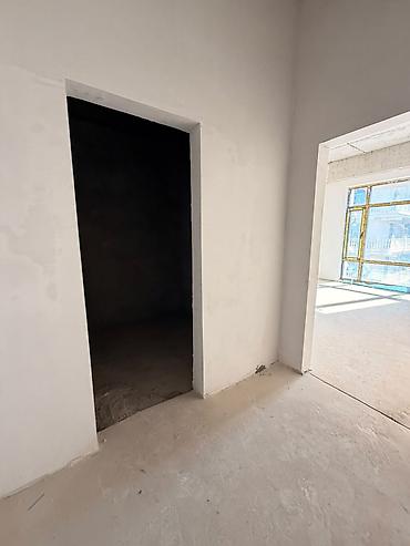продаю квартиру 10 мкр: 1 комната, 50 м², 2 этаж, ПСО (под самоотделку) — 6