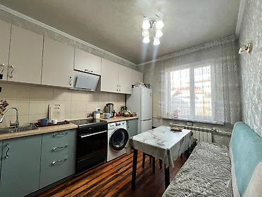 Продажа коттеджей и домов: Срочно!!! Продается два дома на одном участке 6 соток. В районе Жибек — 4