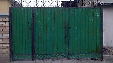 замка: Металлические распашные ворота с калиткой - Конструкция: три секции — — 4