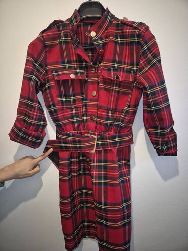 Haljine: Dve haljine – crvena tartan košulja-haljina i crvena čipkana haljina — 2