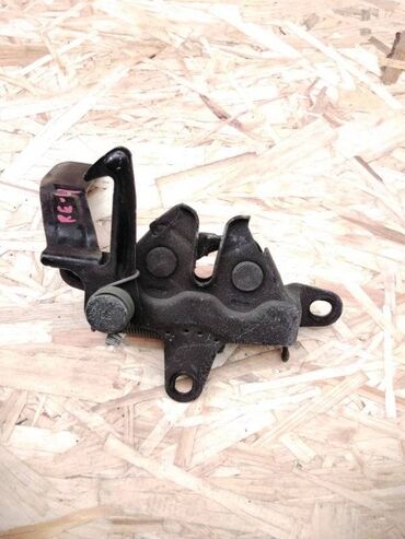 Бамперы и комплектующие: Замок капота Toyota Rav4 XA30 2AZ-FE 2006 (б/у)