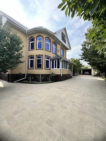 Продается просторный частный дом с ухоженным двором и большой