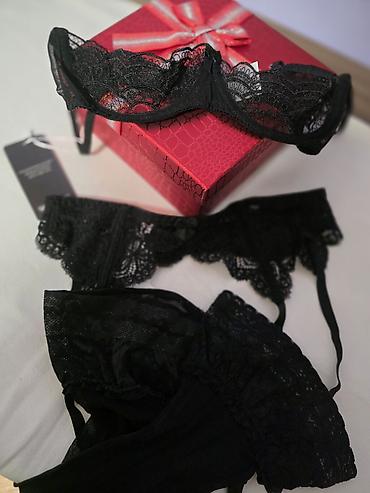 tiffany komplet: Crni čipkani set donjeg veša – 3 dela - Balkoneta grudnjak sa žičanom — 1