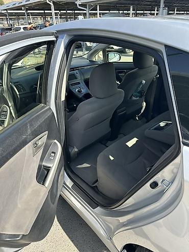 Toyota: Toyota Prius: 2015 г., 1.8 л, Автомат, Гибрид, Хэтчбэк — 2
