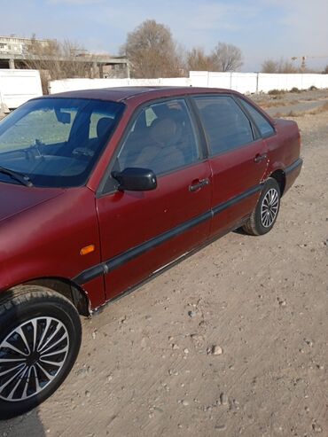 Volkswagen: Легковой автомобиль хэтчбек/седан бордового цвета. Основные — 3