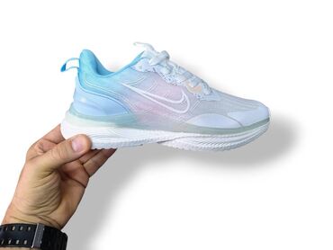 Women's Sneakers and athletic shoes: Nike patike top model

Novo
Brojevi 36 do 41

fb Moja Kupovina 1 — 2