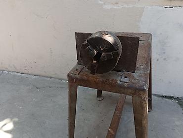 Ev və bağ: Metalkəsən torna dəzgahının karkası və patrondan ibarət baza qurğusu — 2