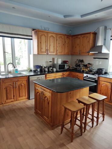 Долгосрочная аренда домов: 250 м², 7 комнат, Бронированные двери, Парковка, Утепленный — 24