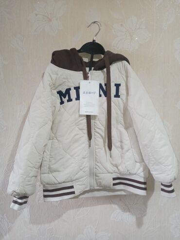 прокат танцевальных костюмов бишкек: Детская стеганная куртка с капюшоном. Цвет: молочный с коричневыми