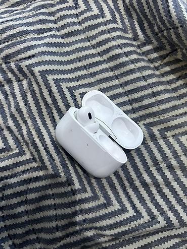 apple airpod pro: Airpods pro 2 lightning keys veziyyet gorunduyu kimidi sag gulag itib — 3
