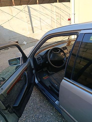 opel astra j stop: Mercedes-Benz C-Class W202 sedan - Kuzov: 4 qapılı sedan, ağ rəng — 3