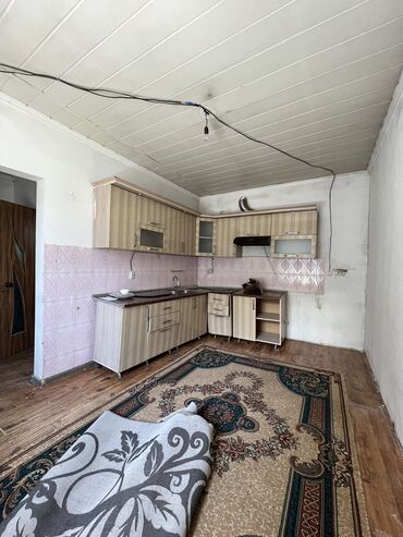срочно продаю в связи с переездом: 1 бөлмө, Менчик ээси, Чогуу жашоосу жок, Эмерексиз