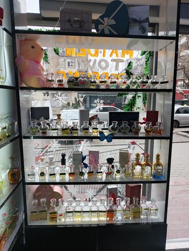 Hazır biznes: Təci̇li̇!!!!3000 AZN-ə nərimanovda hazır parfumeriya biznesi satılır
