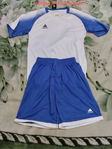 шорты спортивные: Футбольные, волейбольные, баскетбольные формы (шорты, футболка) adidas