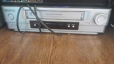 samsung naushniki: Samsung VHS videomaqnitofon - Model: SVR-151 (üzərində “x400 Super — 1