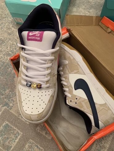 dunk: Кроссовки, 41, Nike, Новый, цвет - Бежевый, Бесплатная доставка, Платная доставка, Самовывоз