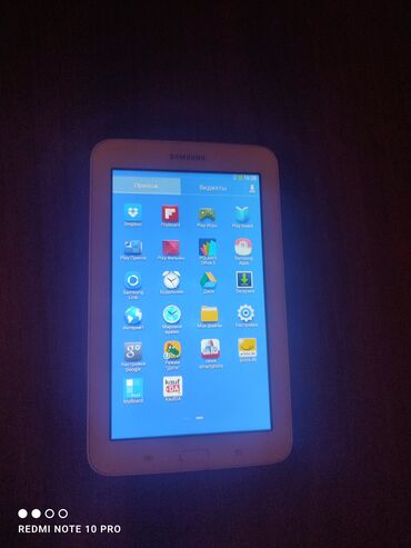 Samsung: Ağ rəngdə, Samsung firmasının istehsalı olan planşet ili 2014 — 6