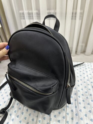 рюкзак exo: Продаю рюкзак Bershka,состояние хорошее, внутри состояние идеальное