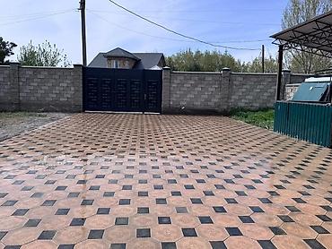 Продажа коттеджей и домов: Дом с большим двором, мощёным декоративной тротуарной плиткой Адрес — 2
