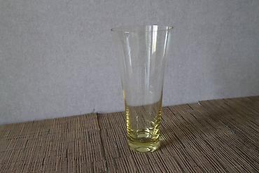 Вазы: Винтажная стеклянная ваза/стакан Один нюанс: очень мелкий скол по краю — 9