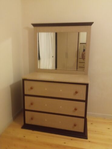 Uzunmüddətli kirayə mənzillər: İcarəyə/verilir: 2-i mərtəbəli həyət evinin 1-ci mərtəbəsi Tam — 9