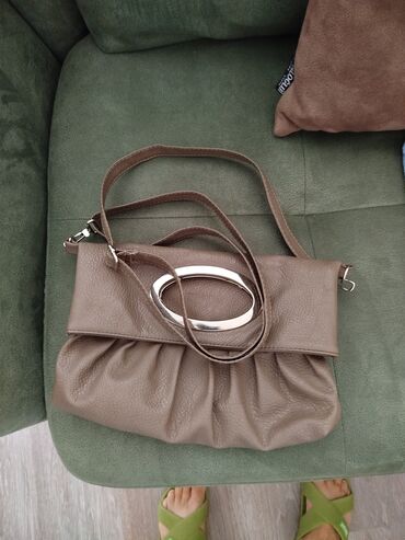Çantalar: Klatç, Prada, Yeni