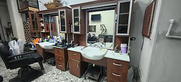 tek salon: Bərbərxana və ya gözəllik salonu üçün funksional iş yeri mebeli. Dəstə — 1