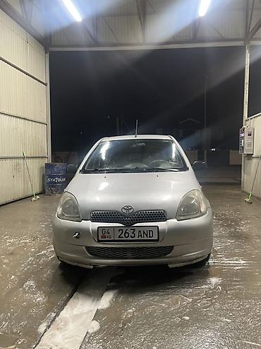 nisan march: Toyota Yaris: 2001 г., 1 л, Механика, Бензин, Хэтчбэк — 1