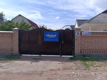 недвижимость в чолпон ате: Продается мини отель в городе Чолпон Ата.Отель построен на 2 участках