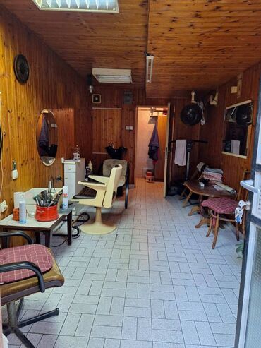 iznajmljivanje kancelarijskog prostora: Izdajem frizerski salon u Beogradu na Miljakovcu 2, ulica Stevana