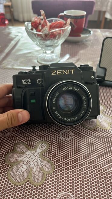 redmi 4 a: Qara rəngdə Zenit 122 markalı fotoaparat. Bu model, əl ilə idarə