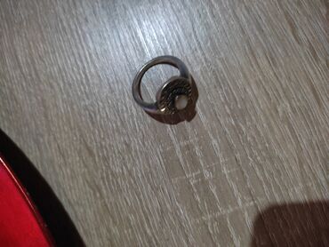 prstenovi za salvete: Nov prsten, jednom nosen, vel. 20. Ovalni sa belim kamenom. Prelep