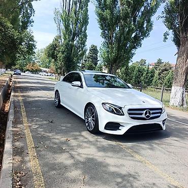 Mercedes-Benz: Mercedes-Benz E 300: 2 l | 2018 il Sedan — 5